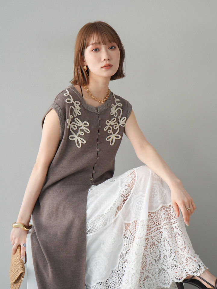 【預購】前開衩繩繡花針織洋裝/摩卡色