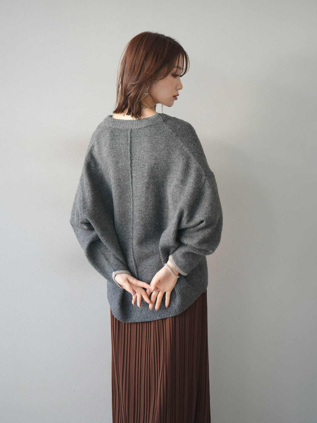 [SET]Vネック配色スリーブニットプルオーバー+選べるアクセセット(2set)