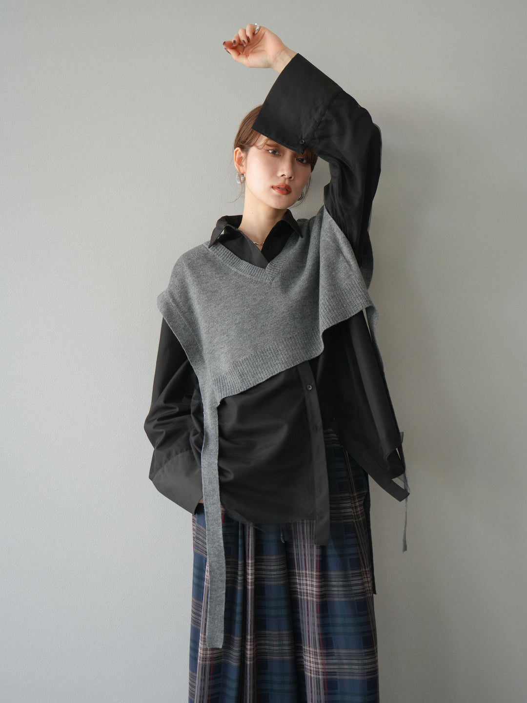 [予約]サイドリボンVネックショートニットベスト/チャコール