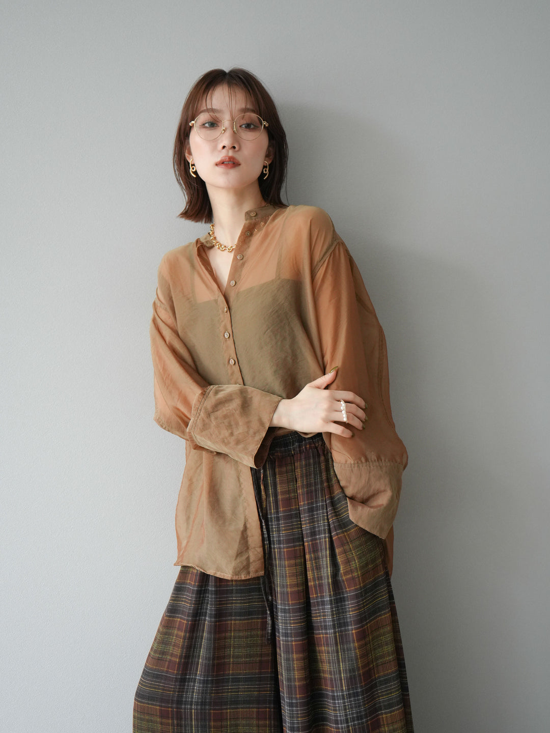 [SET] 亮面透視立領襯衫 + 透視格紋寬鬆褲 (2 件套)