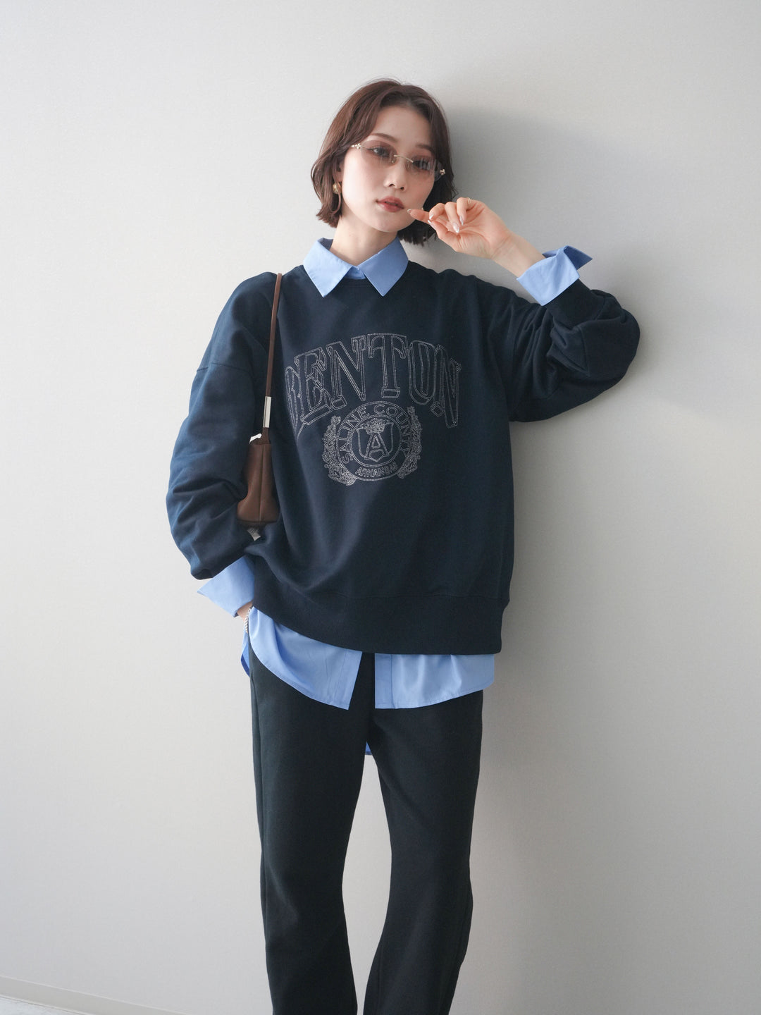 [SET]カレッジロゴ刺繍BIGスウェットプルオーバー+ボウタイ付オーバーシャツ(2set)