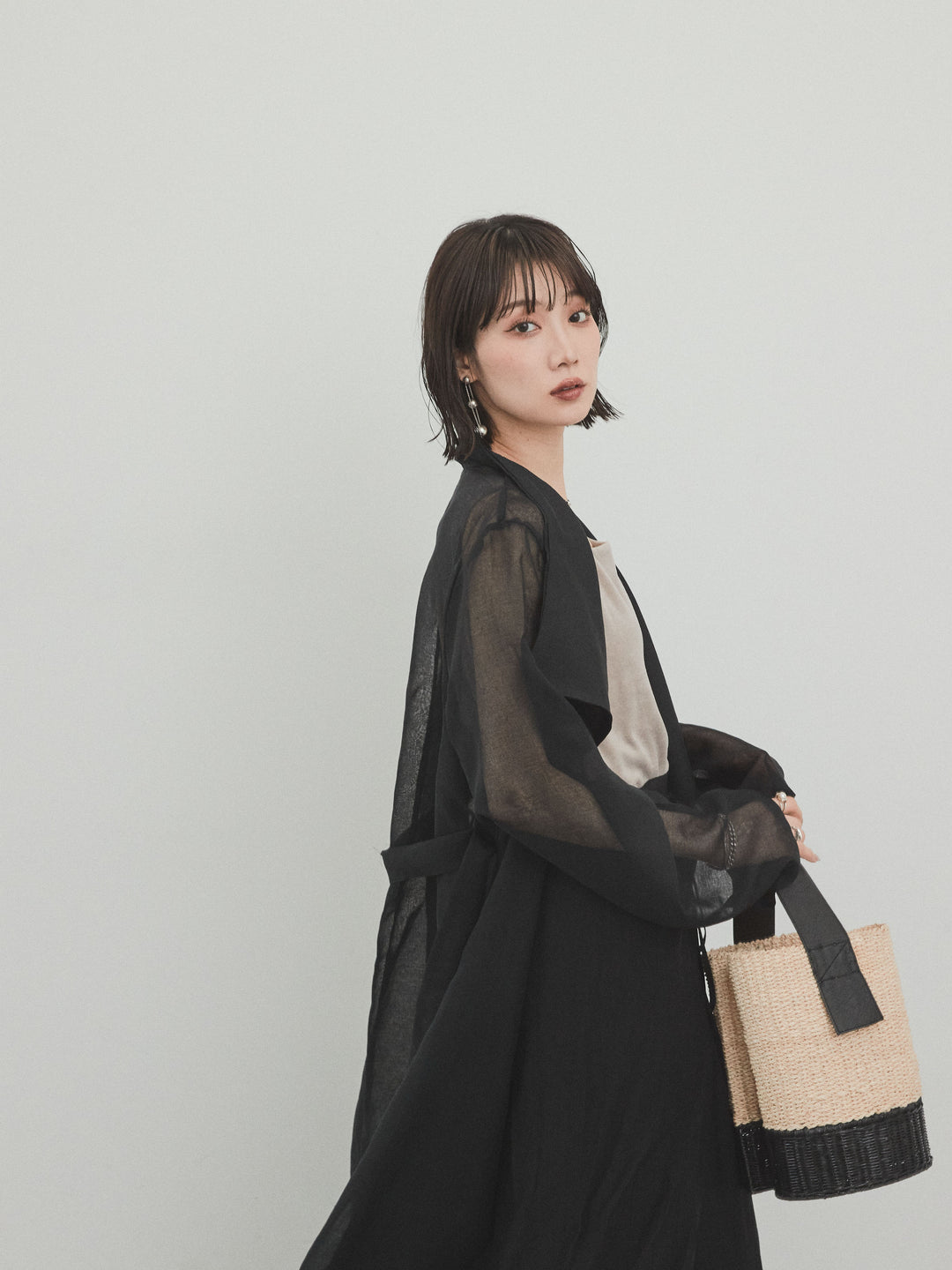 [SET] 方形天鵝絨背心 + 水洗緞層疊裙褲 + 透視長外套 (3 件套)