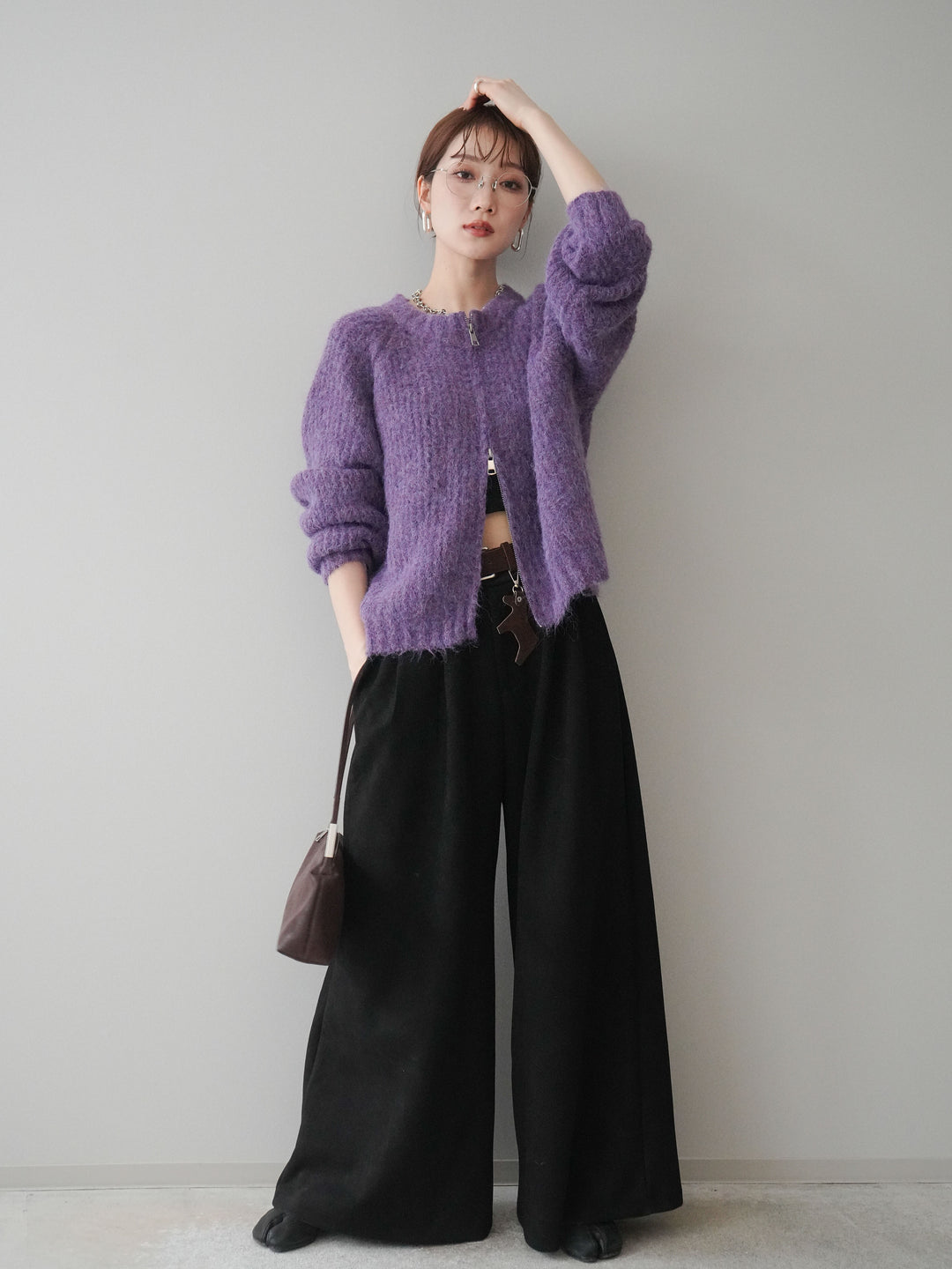 [予約]モチーフベルト付スエードタックワイドパンツ/black