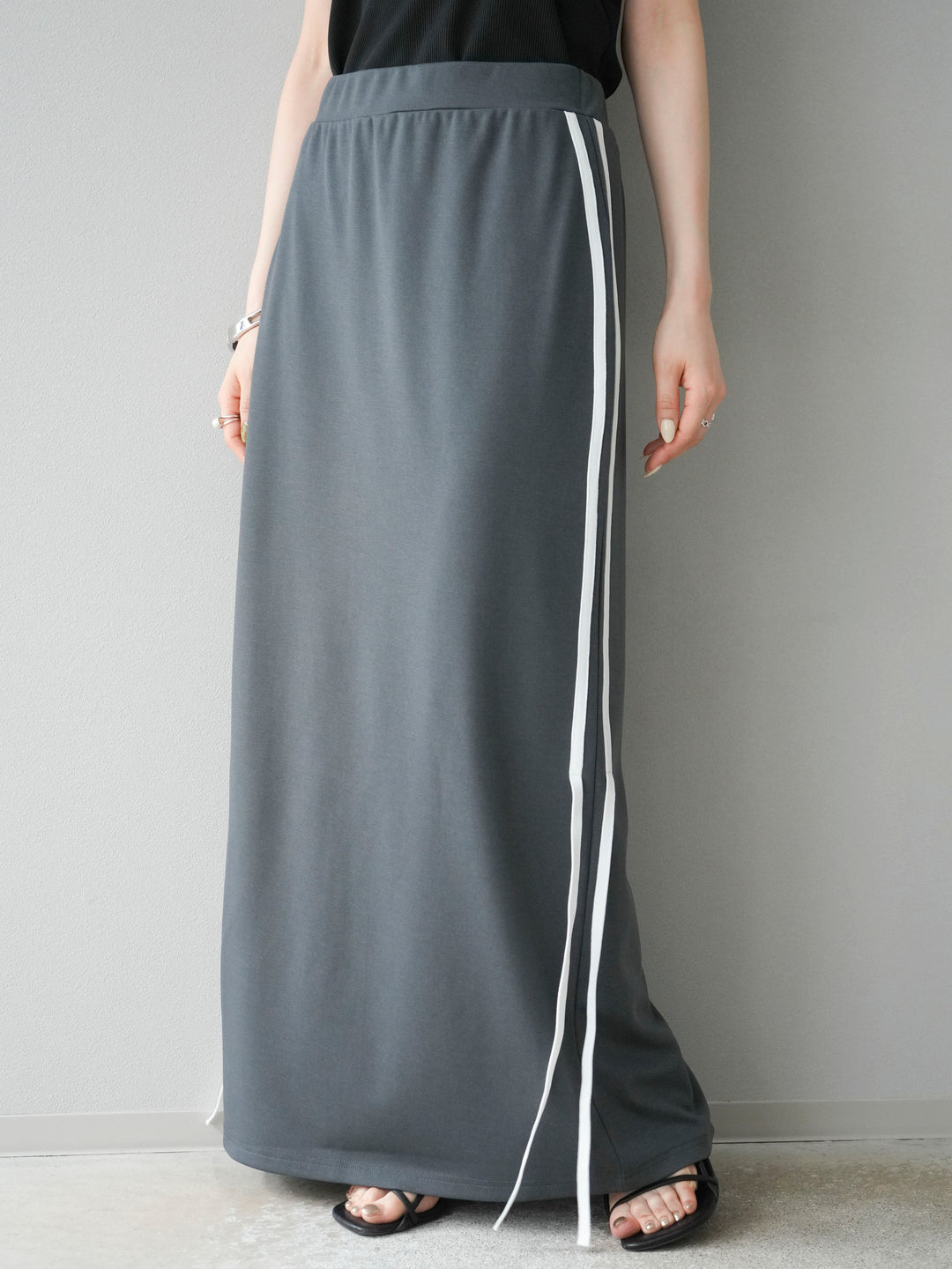 [予約]サイドラインジャージナロースカート/チャコール