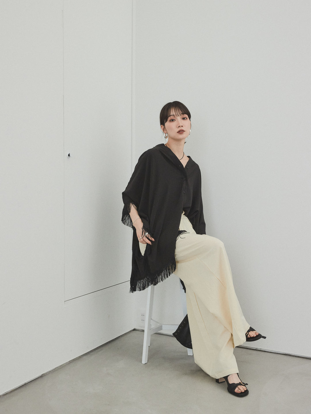 [SET] 方形流蘇斗篷襯衫 + 亞麻觸感褶皺寬褲 (2 件套)