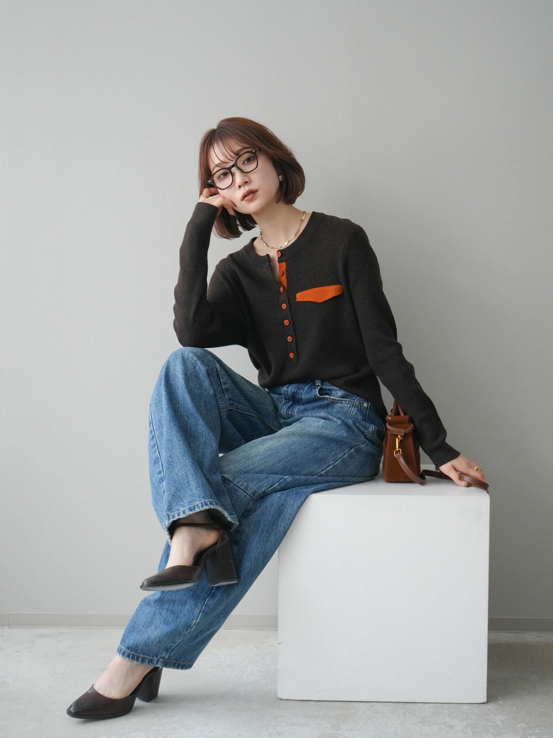 【預購】雙色拼接口袋亨利領針織衫/棕色