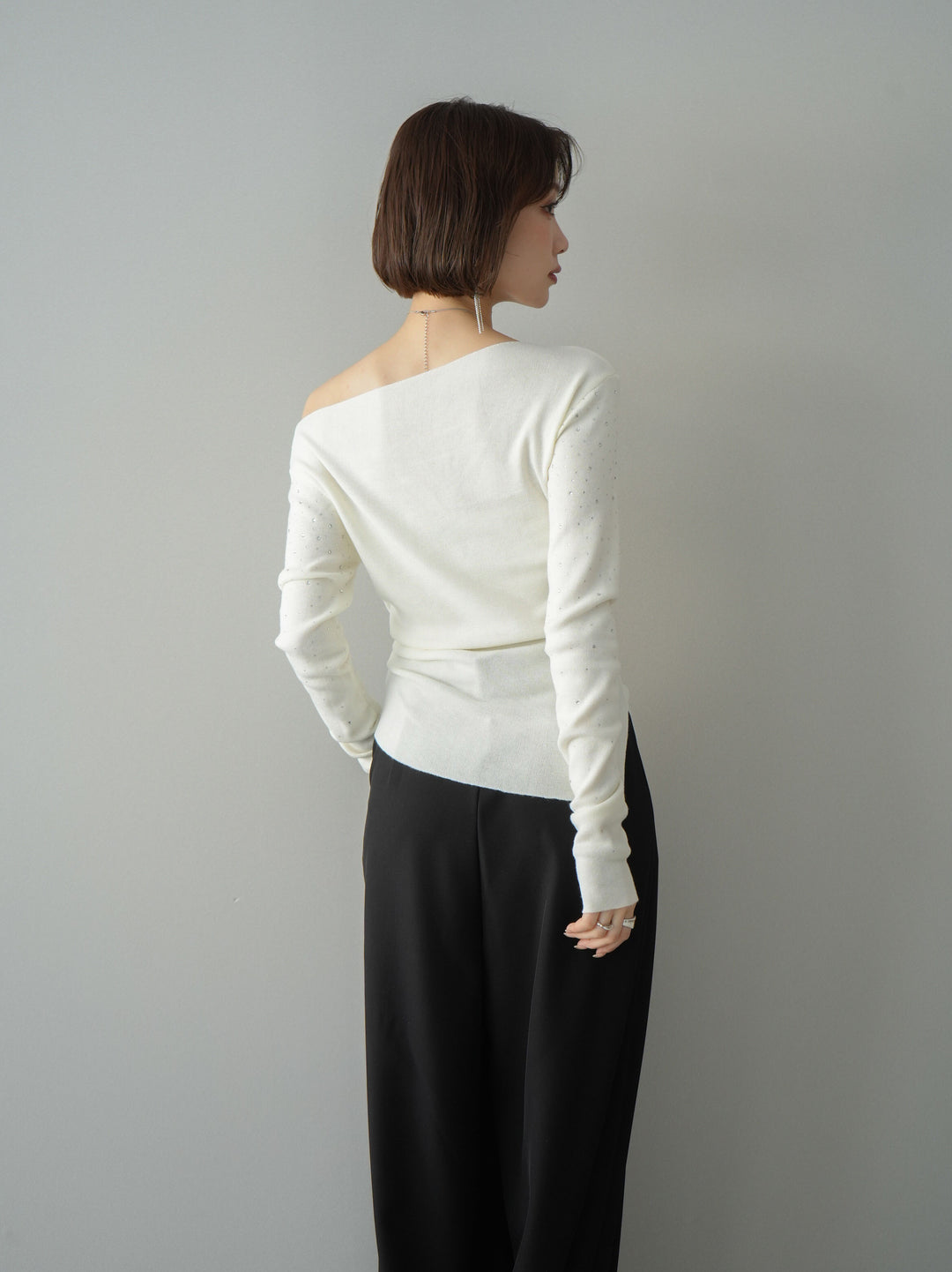 [予約]ラインストーンアシンメトリーニットトップス/ivory