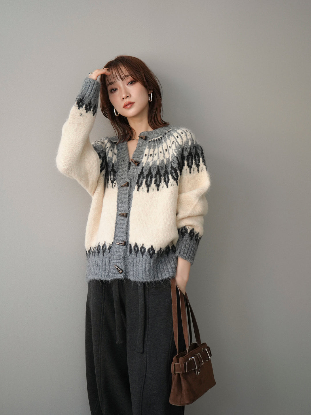 [SET]トグルボタン求心柄ニットカーディガン+ウエストベルトカーブラインスエットパンツ(2set)