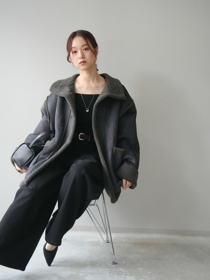 [SET]スタンドネックフェイクムートンミディアムコート+カップ付きバッククロスキャミソール(2set)