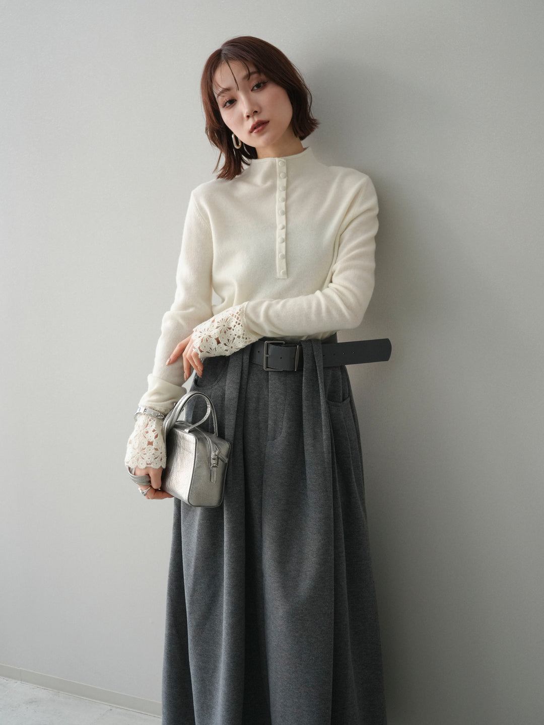 [予約]袖スカラップレースフロントボタンウールニットトップス/white