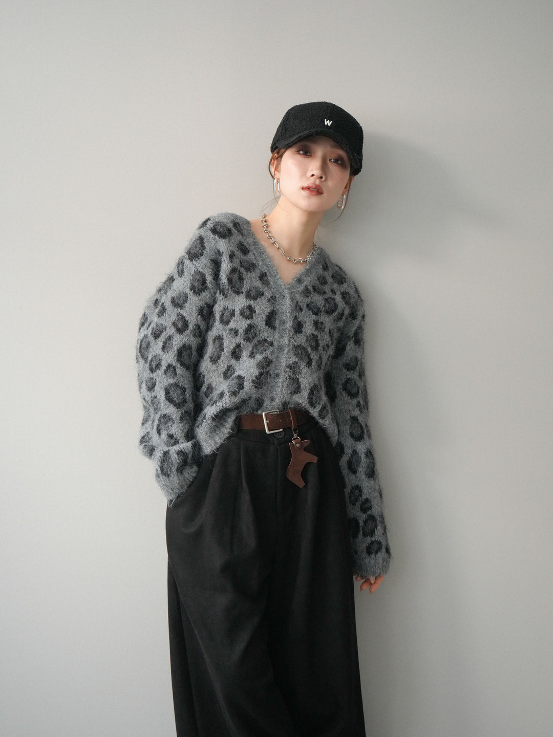 [SET]モヘアタッチレオパード柄ニットカーディガン+モチーフベルト付スエードタックワイドパンツ(2set)