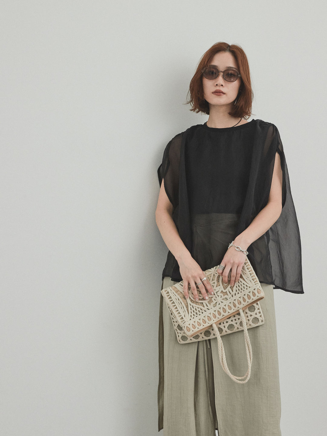 [預訂] 緊湊光滑透視多層上衣/黑色