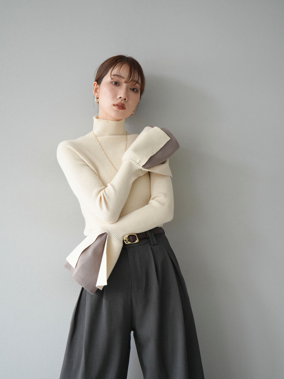 [SET] 疊層喇叭袖高領針織上衣 + 雙褶寬褲 (2 套)
