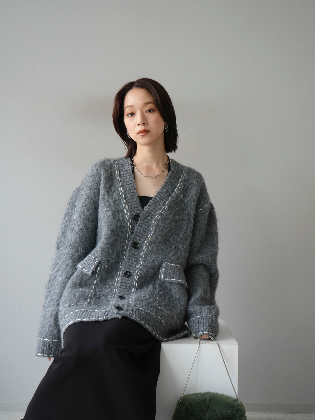 [予約]ステッチVネックニットカーディガン/グレー