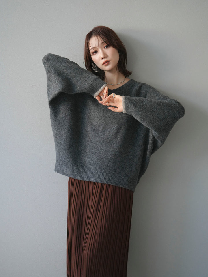 【預訂】V領撞色袖針織套頭衫/炭灰