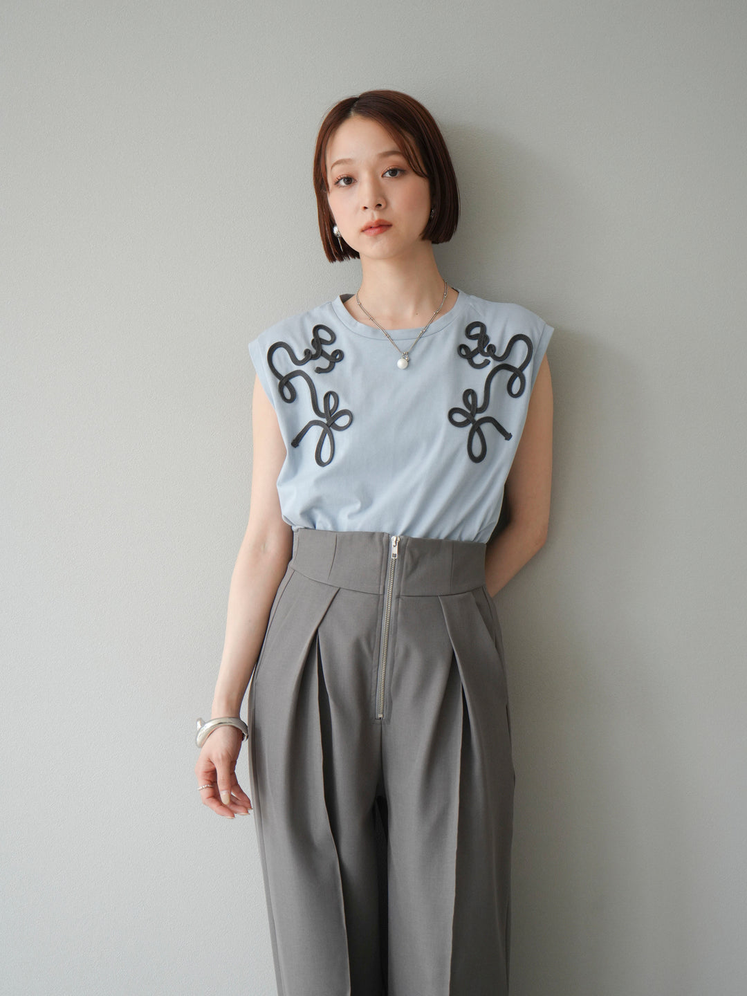 [SET]コード刺繍フレンチスリーブTシャツ+ジップタックワイドパンツ(2set)