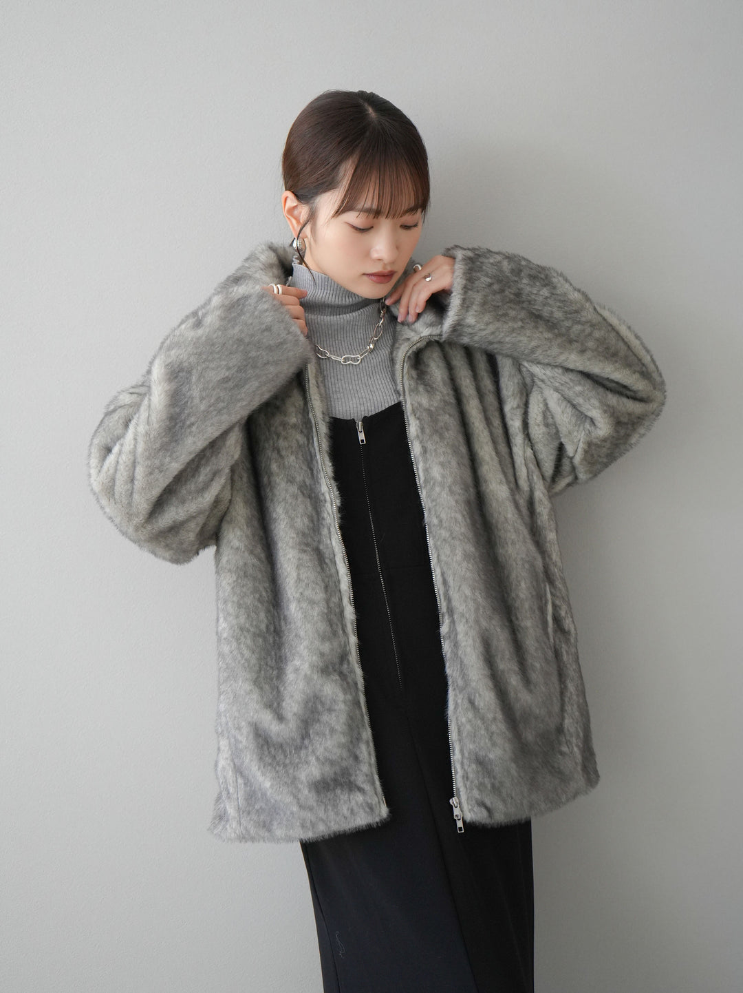 [預訂] 毛絨立式中長拉鍊夾克/灰色
