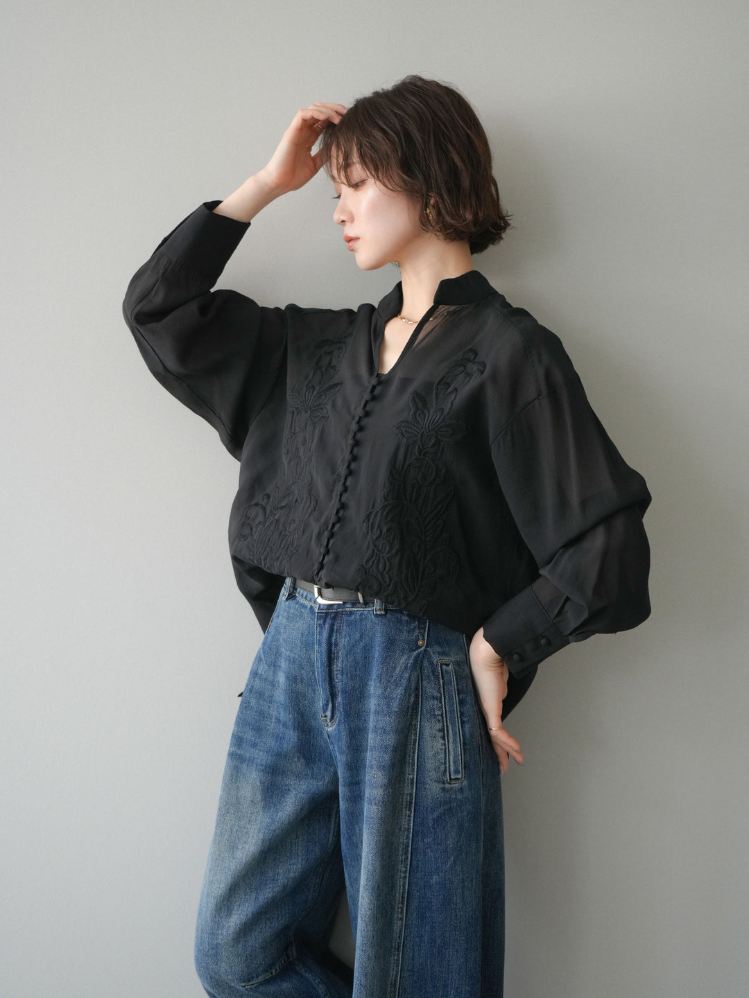 [予約]フロントコードエンブロイダリーブラウス/black