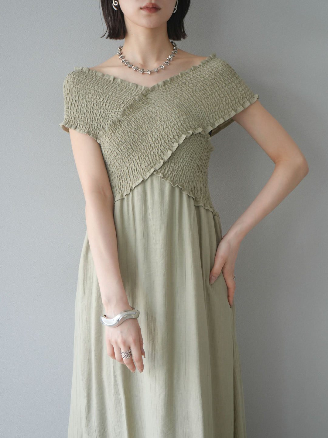 [予約]シャーリングクロスワンピース/グレージュ