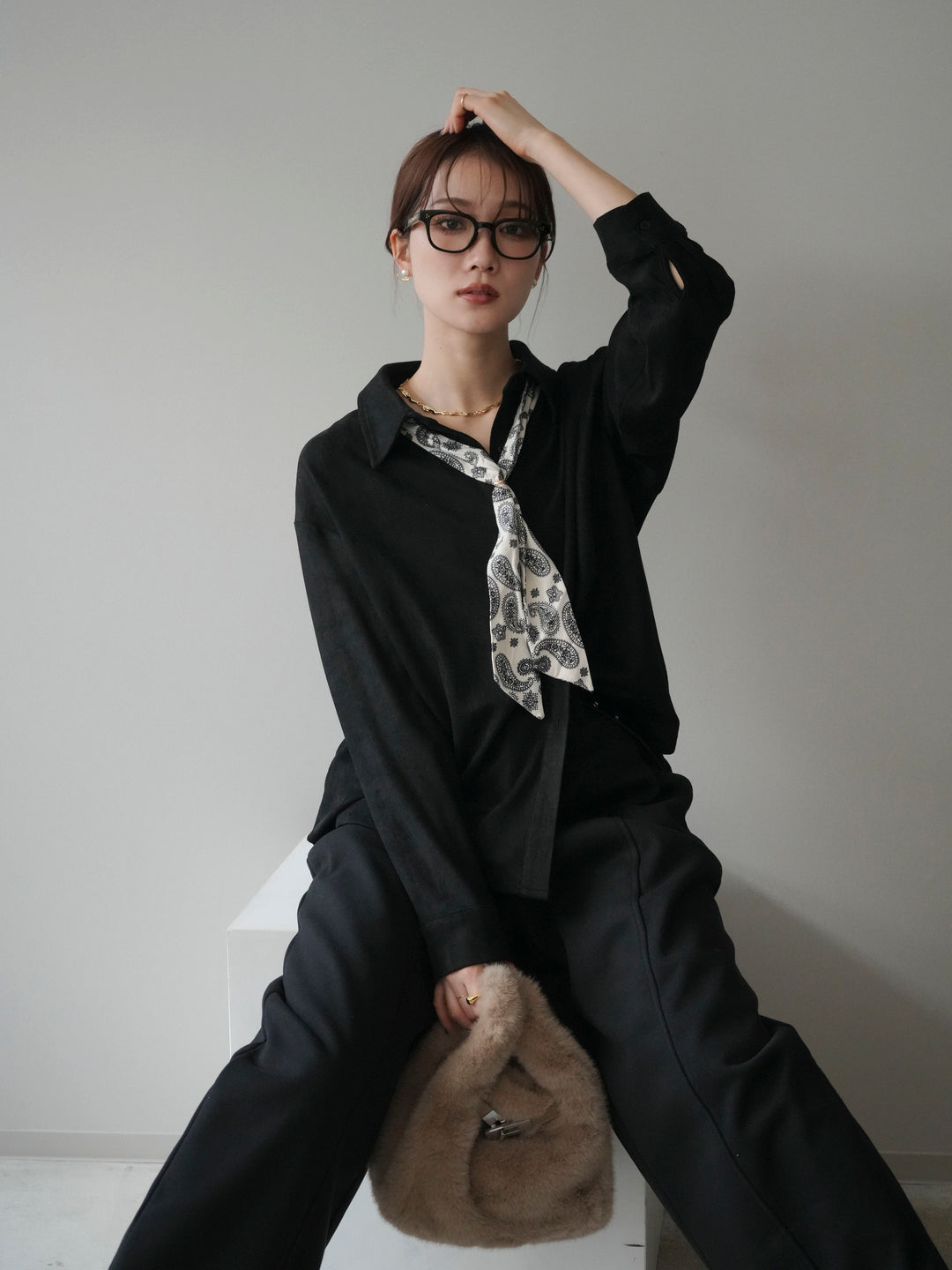 [予約]スカーフ付きスエードシャツ/black