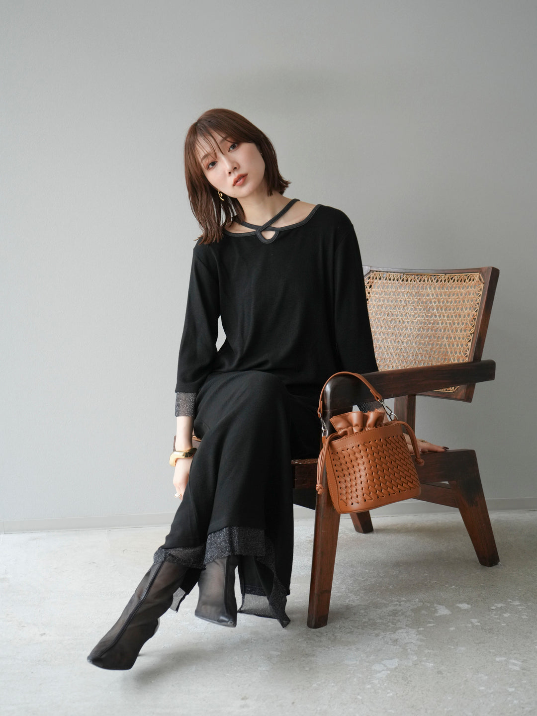 [予約]デザインネックラメシアー切替ニットワンピース/ブラック