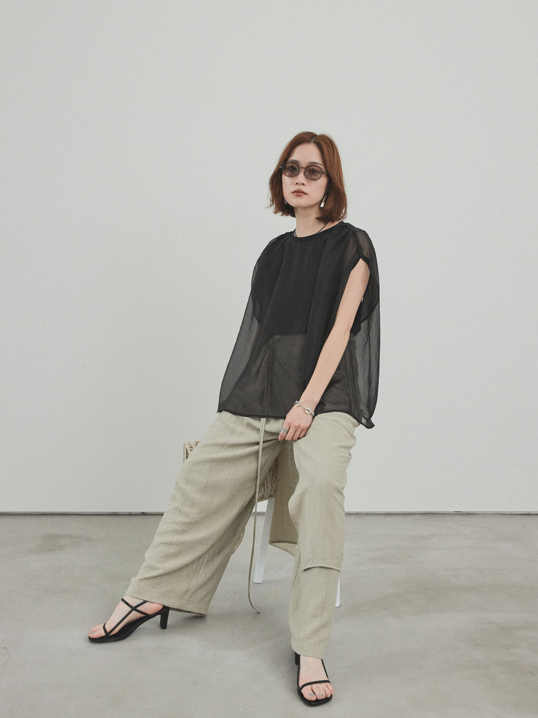 [預訂] 緊湊光滑透視多層上衣/黑色