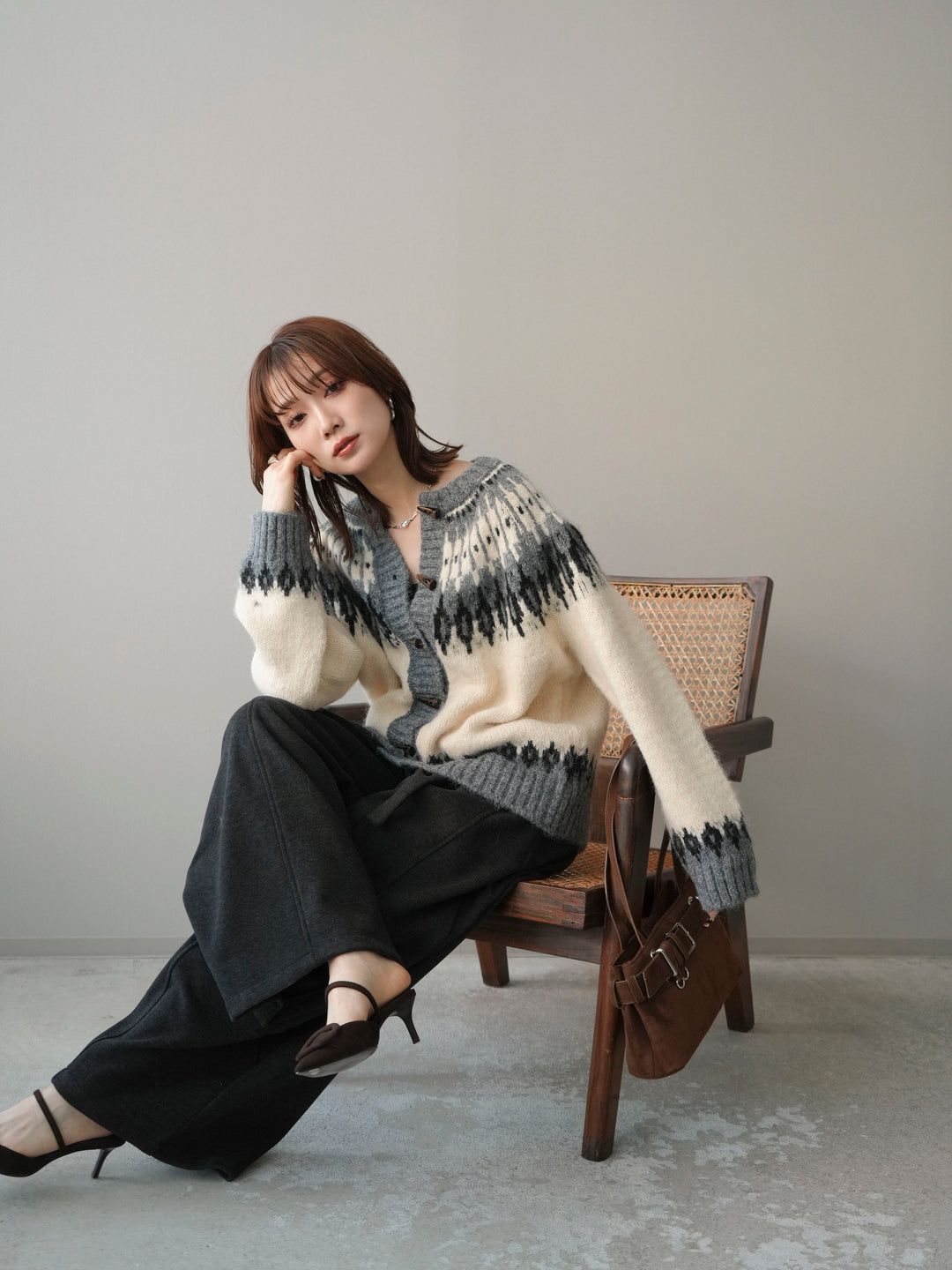 [SET]トグルボタン求心柄ニットカーディガン+ウエストベルトカーブラインスエットパンツ(2set)