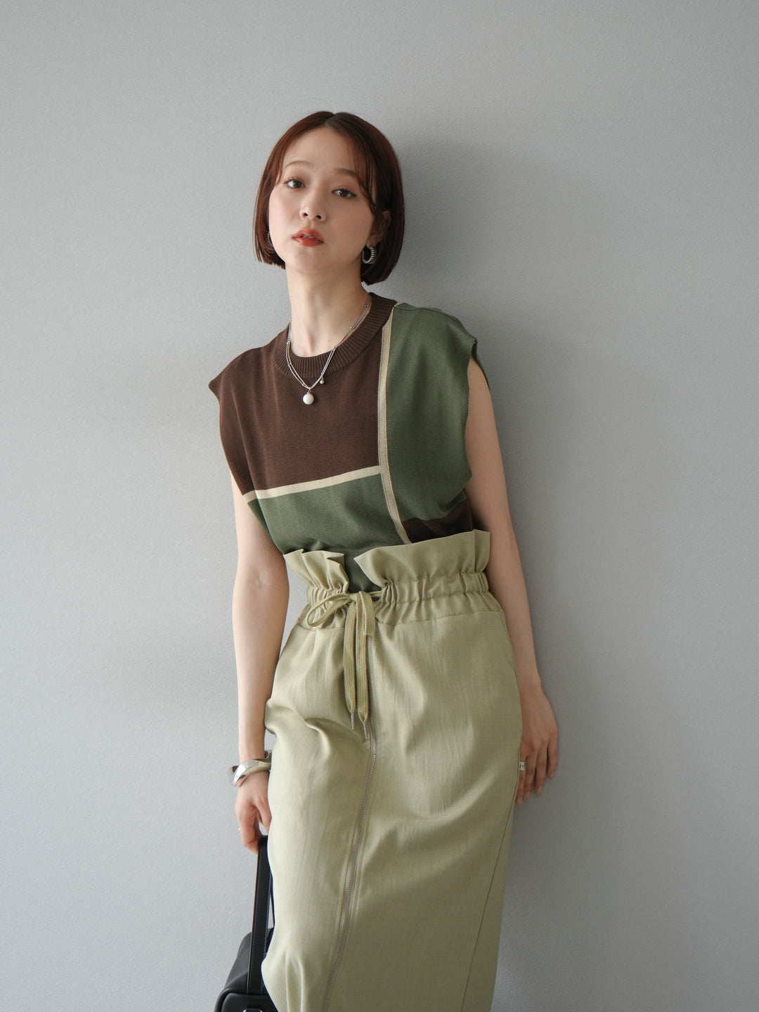 [SET] 同色系無袖針織套衫 + 可選飾品套裝（2 套）