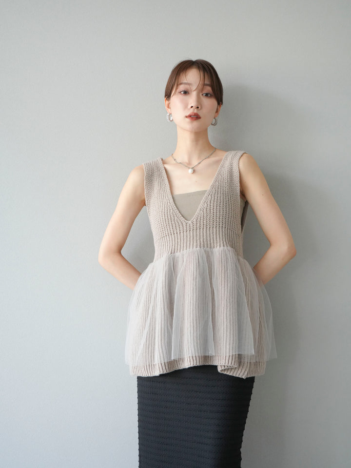 [予約]チュールレイヤードペプラムニットベスト/グレージュ