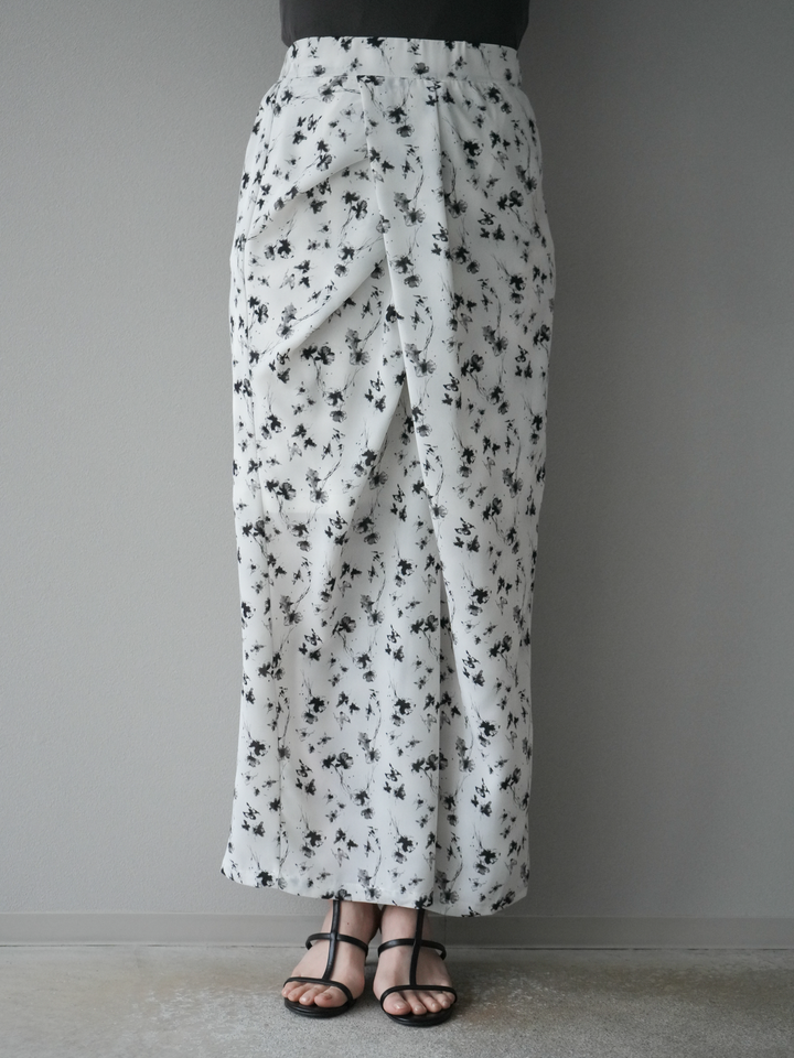 [予約]フラワーモチーフタックIラインスカート/ホワイト
