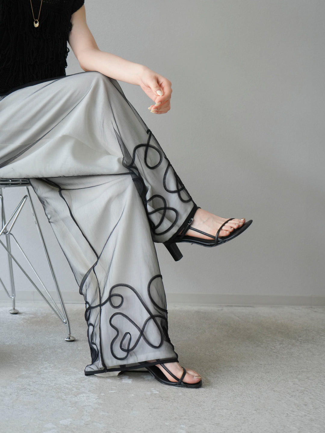 [SET]透かし編みフリンジニットトップス+コード刺繍チュールレイヤードパンツ(2set)