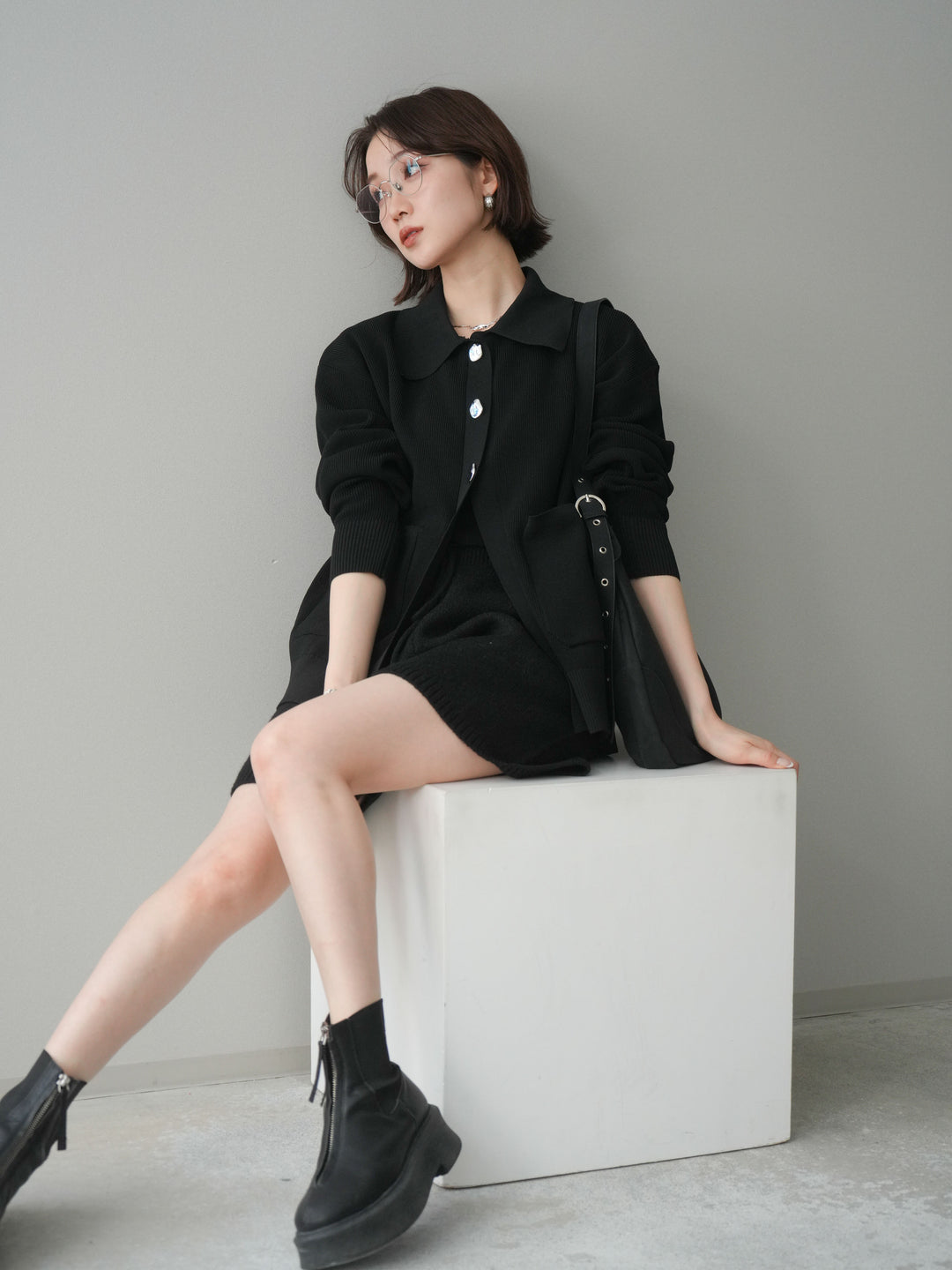 [予約]メタルボタン襟付きポリエステルニットカーディガン/black