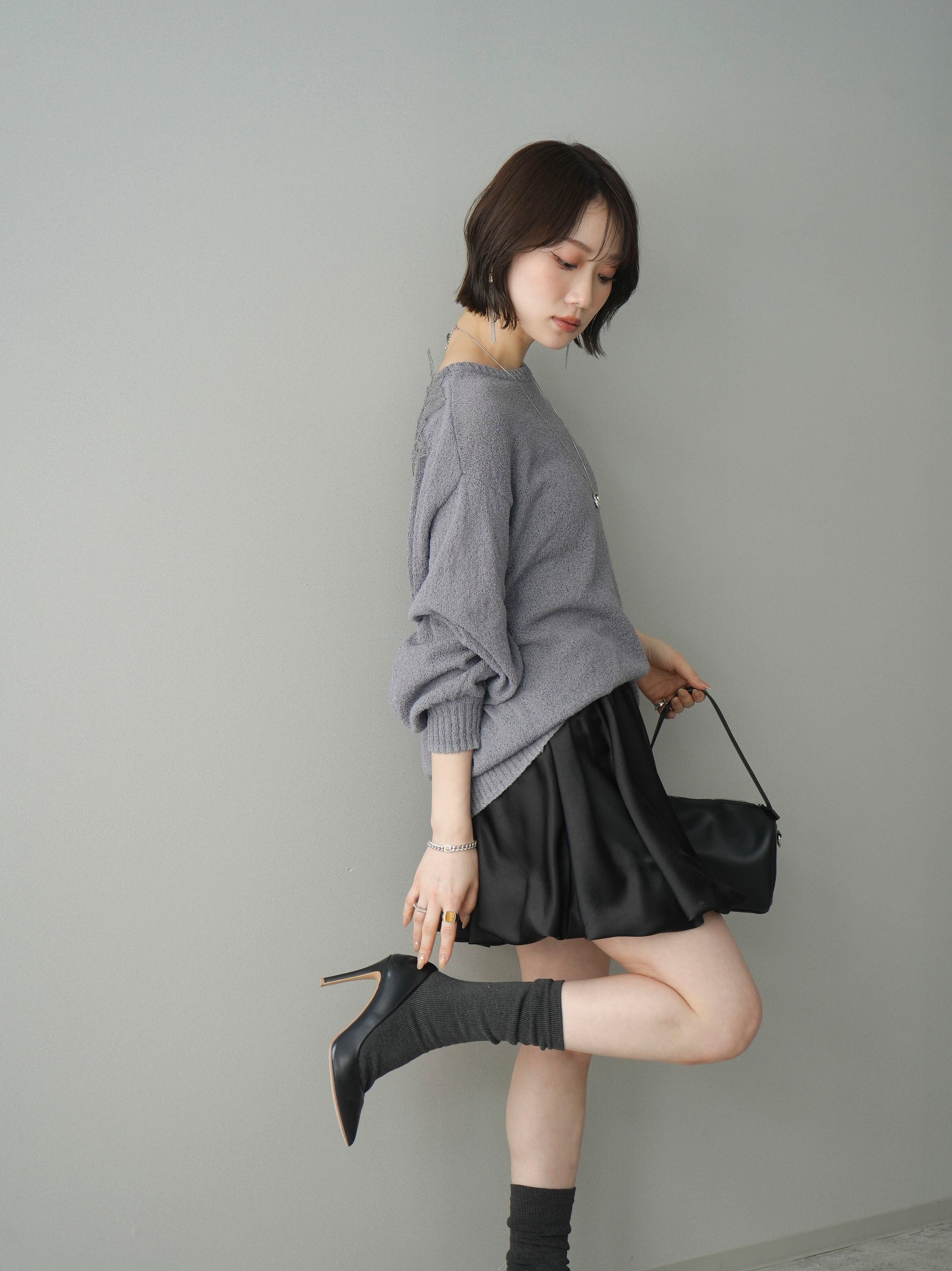 予約]バックシアーフラワーレースニットプルオーバー/gray – Lumier