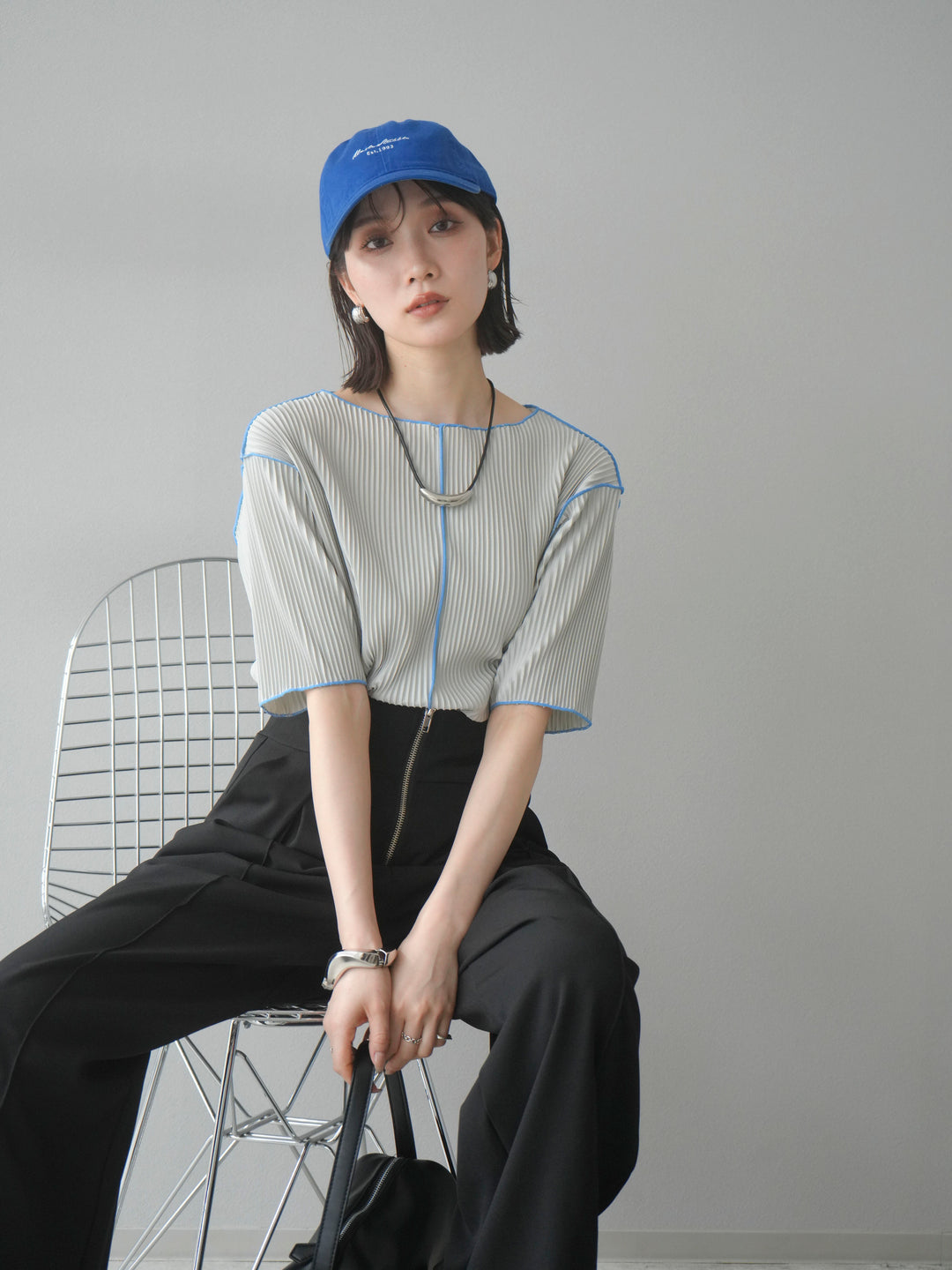 【預購】配色柔和百褶半袖上衣/灰色