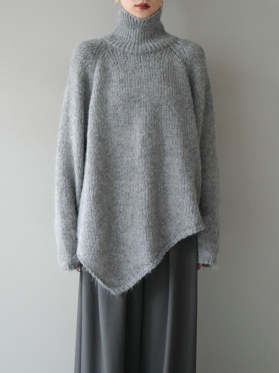 [予約]アシンメトリーハイネックニットプルオーバー/gray