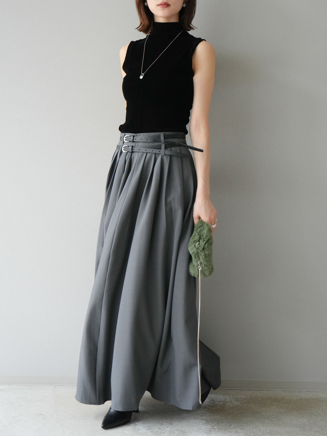 [SET]シアーベロアプチネックノースリーブトップス+エステルプリーツスリットスカート(2set)