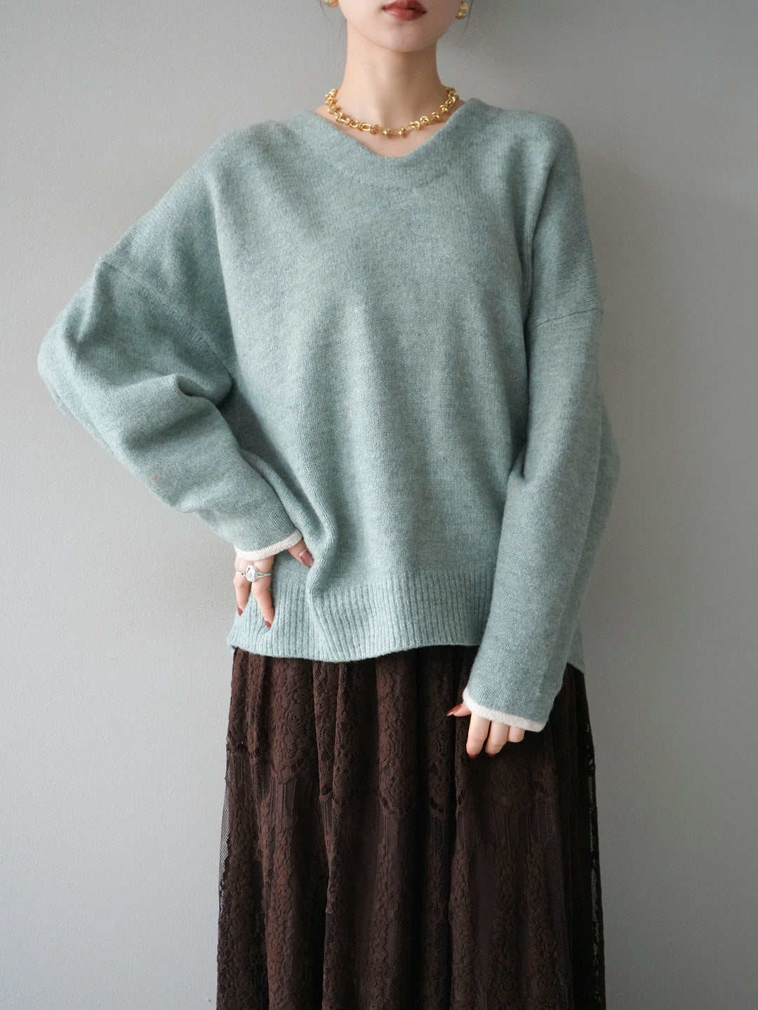 [SET]Vネック配色スリーブニットプルオーバー+選べるアクセセット(2set)