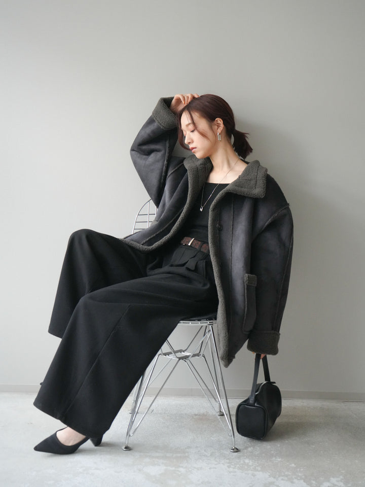 [SET]スタンドネックフェイクムートンミディアムコート+カップ付きバッククロスキャミソール+アニマル柄ベルト付きウールタッチワイドパンツ(3set)