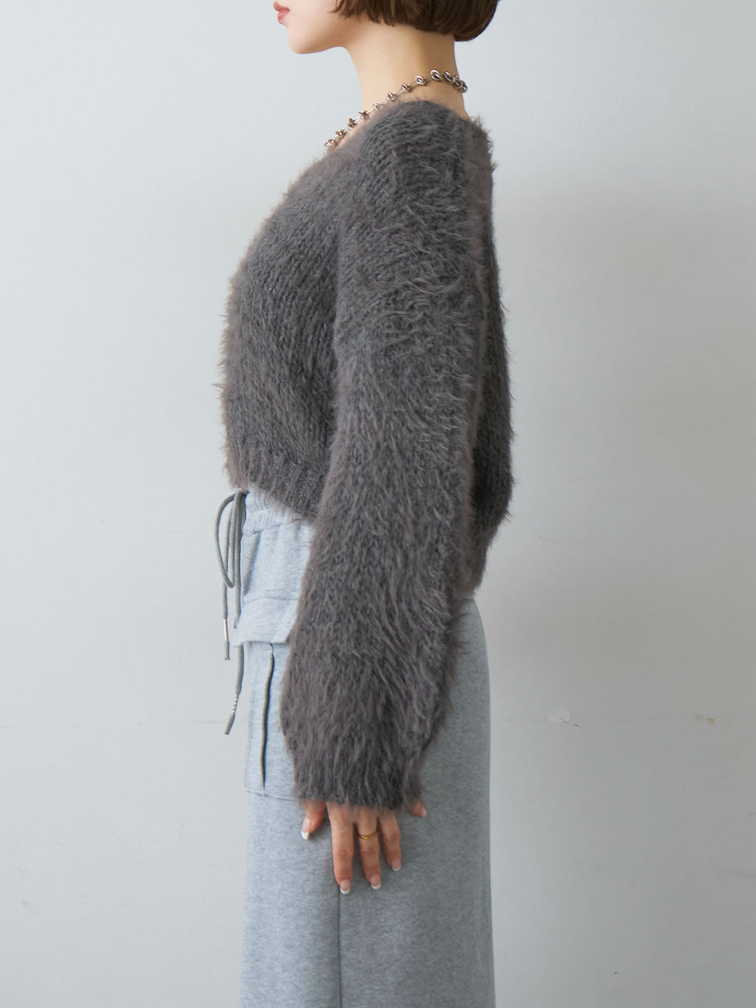 [予約]Vネックシャギークロップニットトップス/charcoal