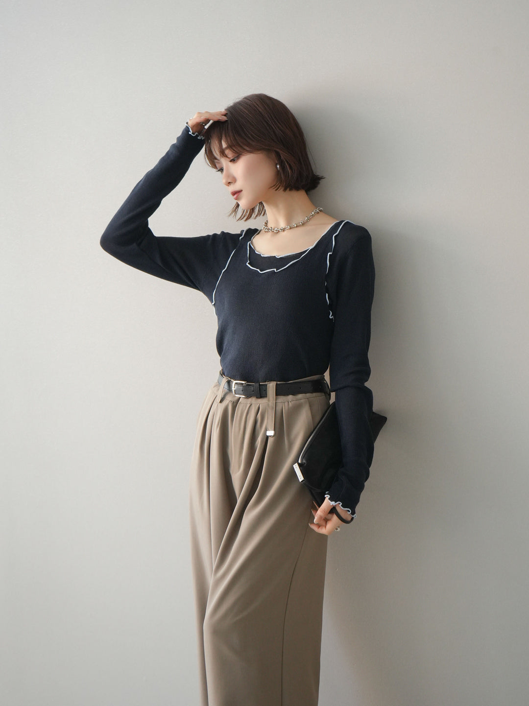 [SET]バイカラーメローアンサンブルシアーニットトップス+ベルト付キーホルダーモチーフワイドパンツ(2set)