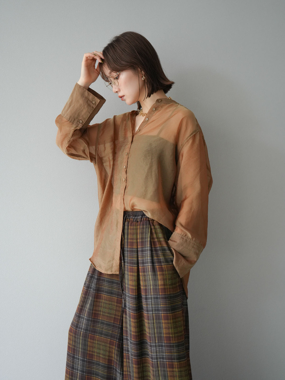 [SET] 亮面透視立領襯衫 + 透視格紋寬鬆褲 (2 件套)