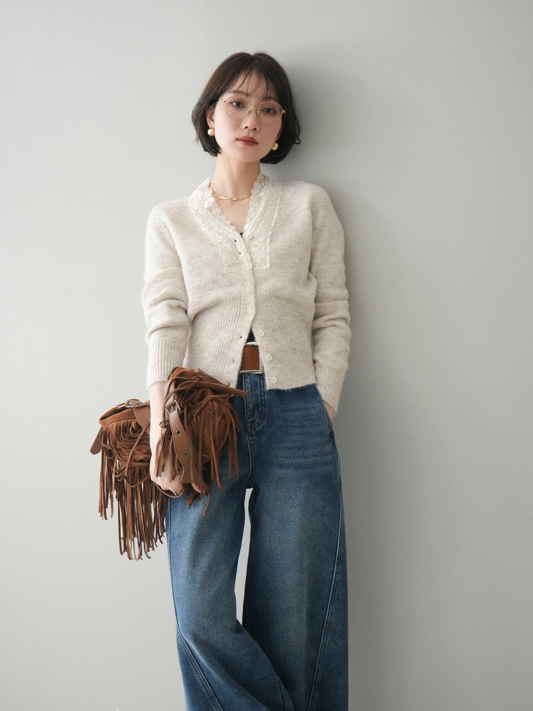 【預購】蕾絲領緊身針織開襟衫 / 象牙色