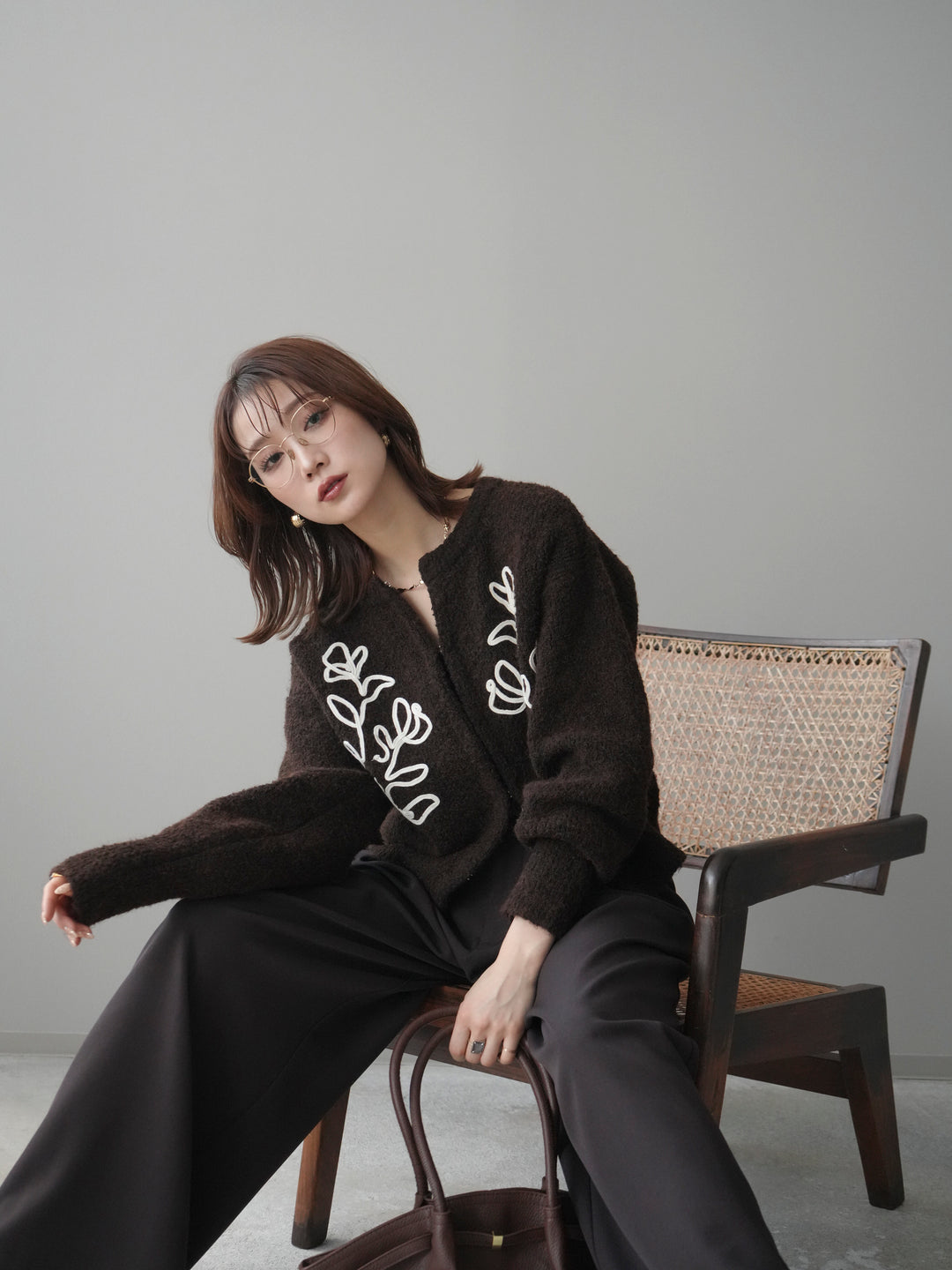 [予約]テープ刺繍ホック開きブークレニットカーディガン/darkbrown