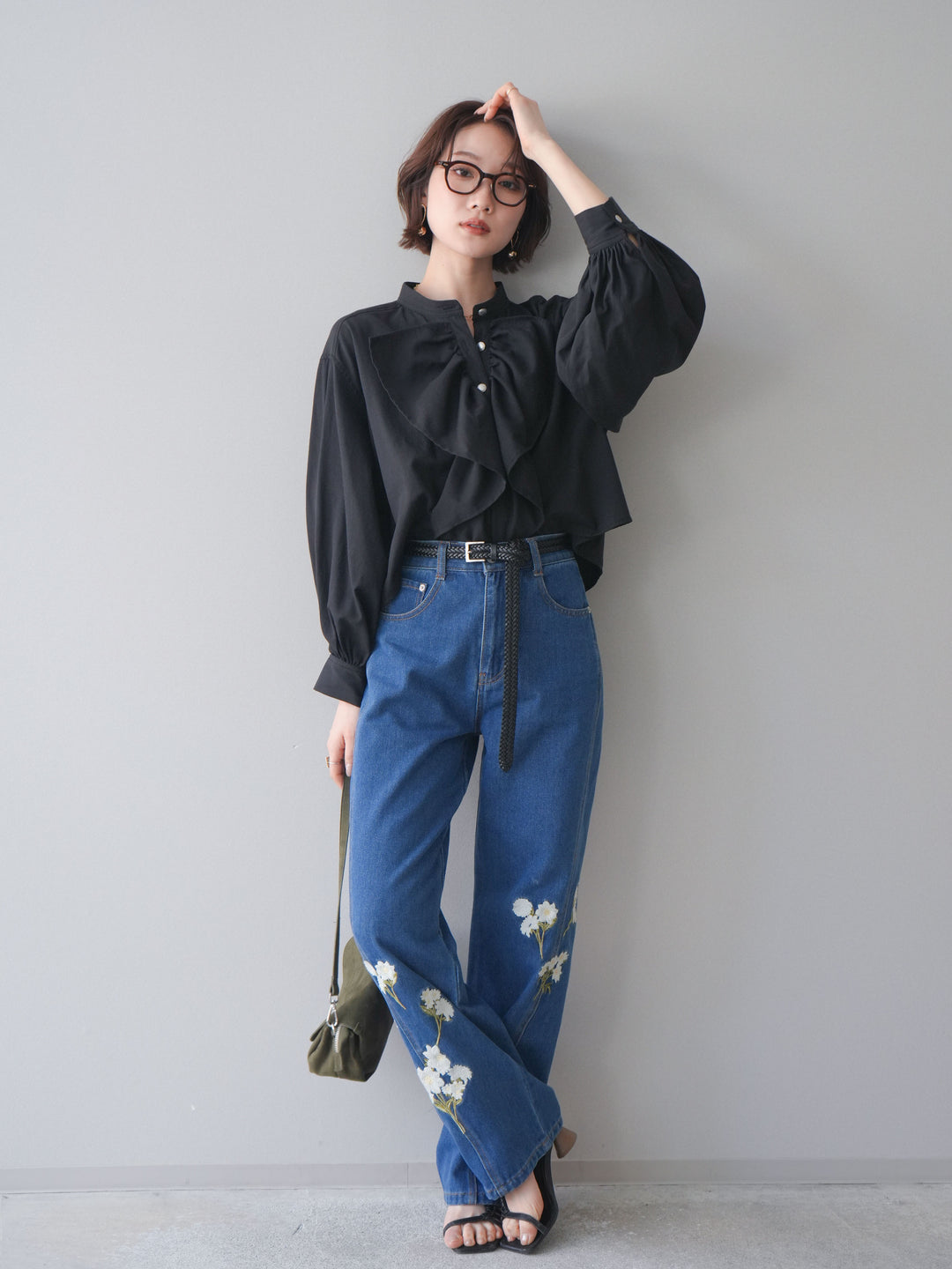 [SET]ラッフルフレアショートブラウス+フラワー刺繍ストレートデニム(2set)