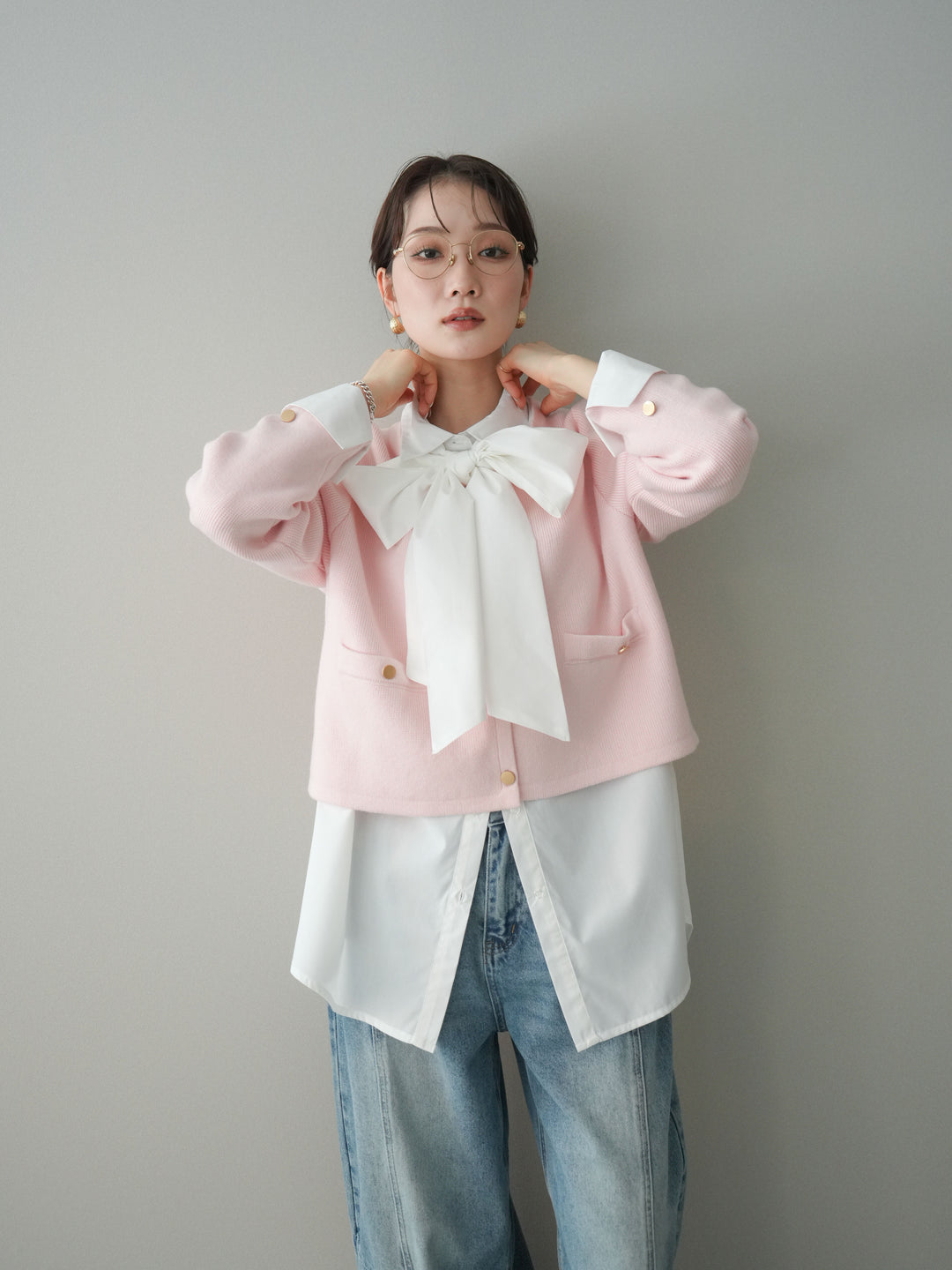 [SET]ゴールドボタンノーカラーニットジャケット+ボウタイ付オーバーシャツ(2set)