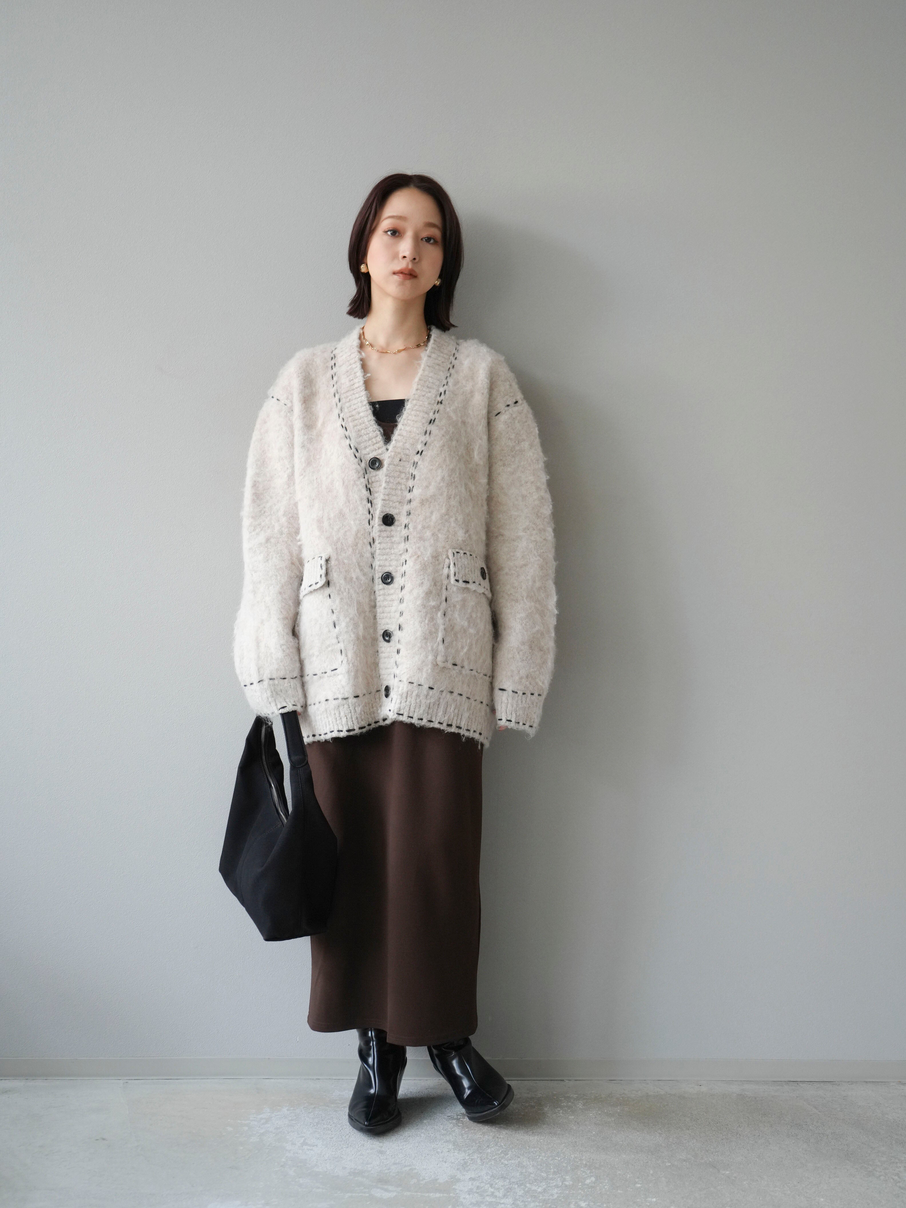 予約]ステッチVネックニットカーディガン/アイボリー – Lumier