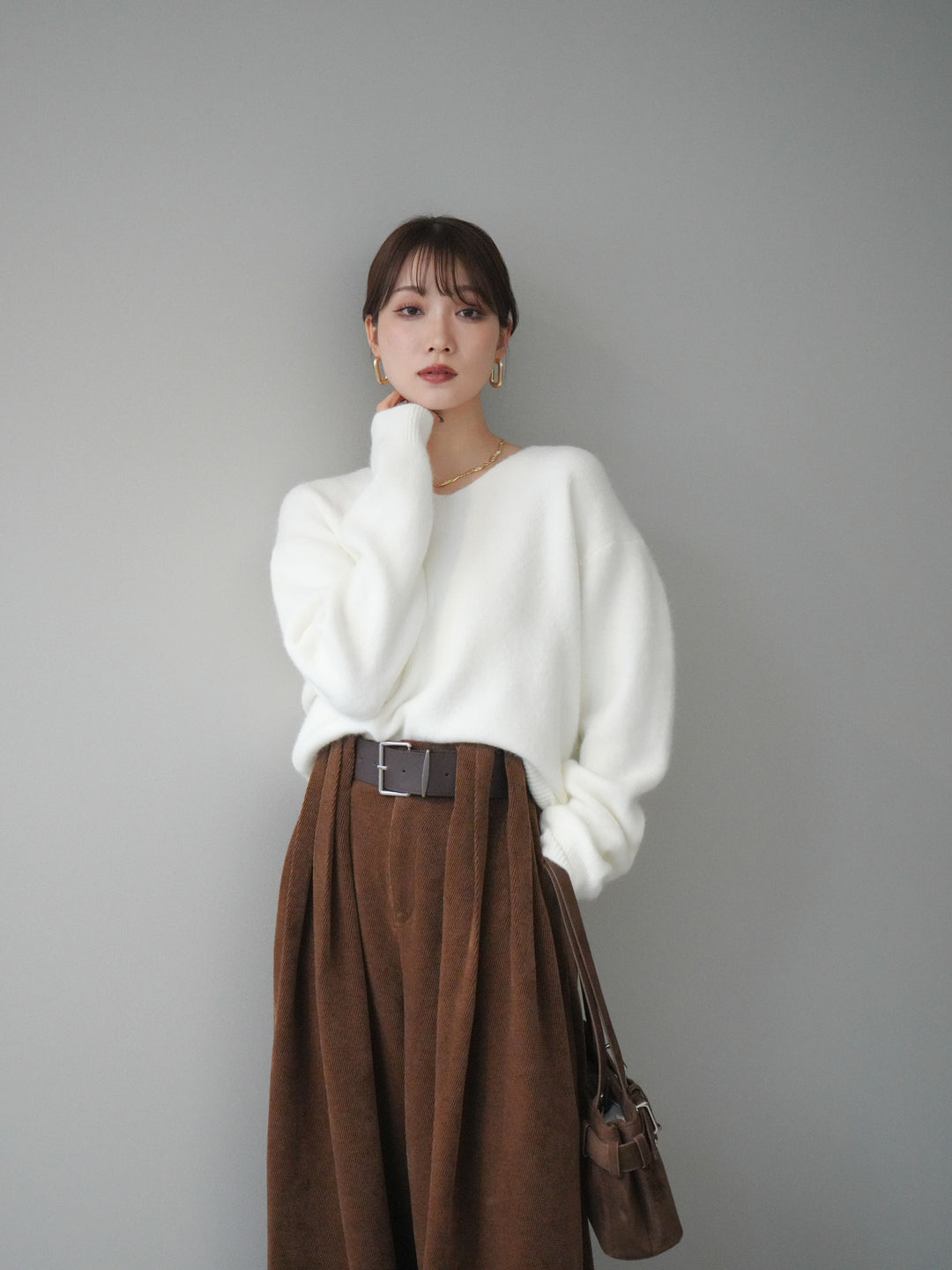 [予約]シュシュ付きアンゴラタッチVネックニットプルオーバー/white