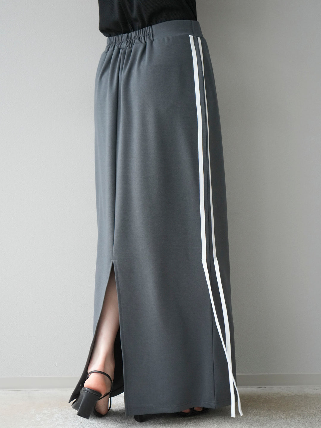 [予約]サイドラインジャージナロースカート/チャコール