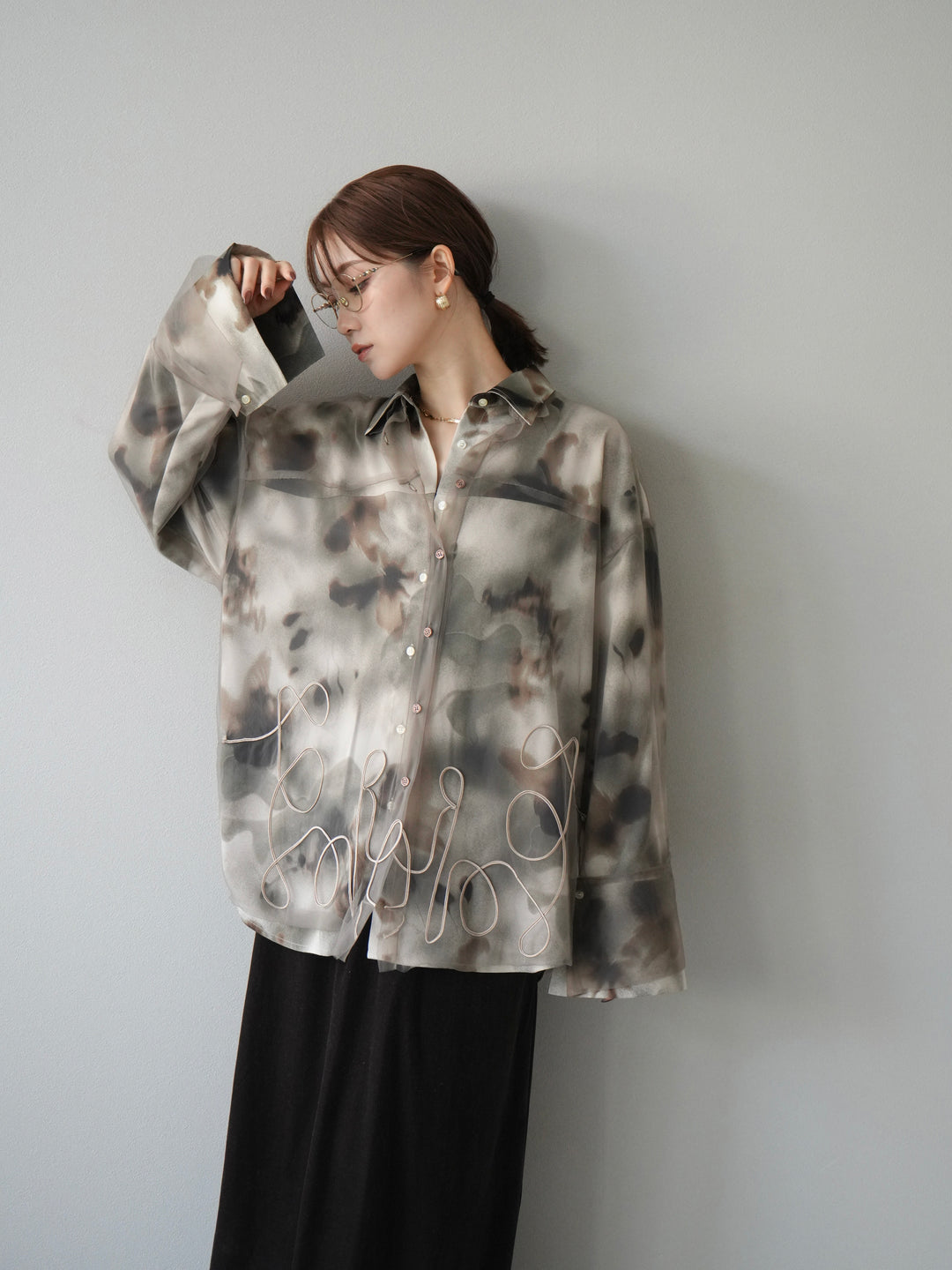 [SET]コード刺繍チュールシャツ＆ニュアンス柄シャツアンサンブル+選べるアクセセット(2set)