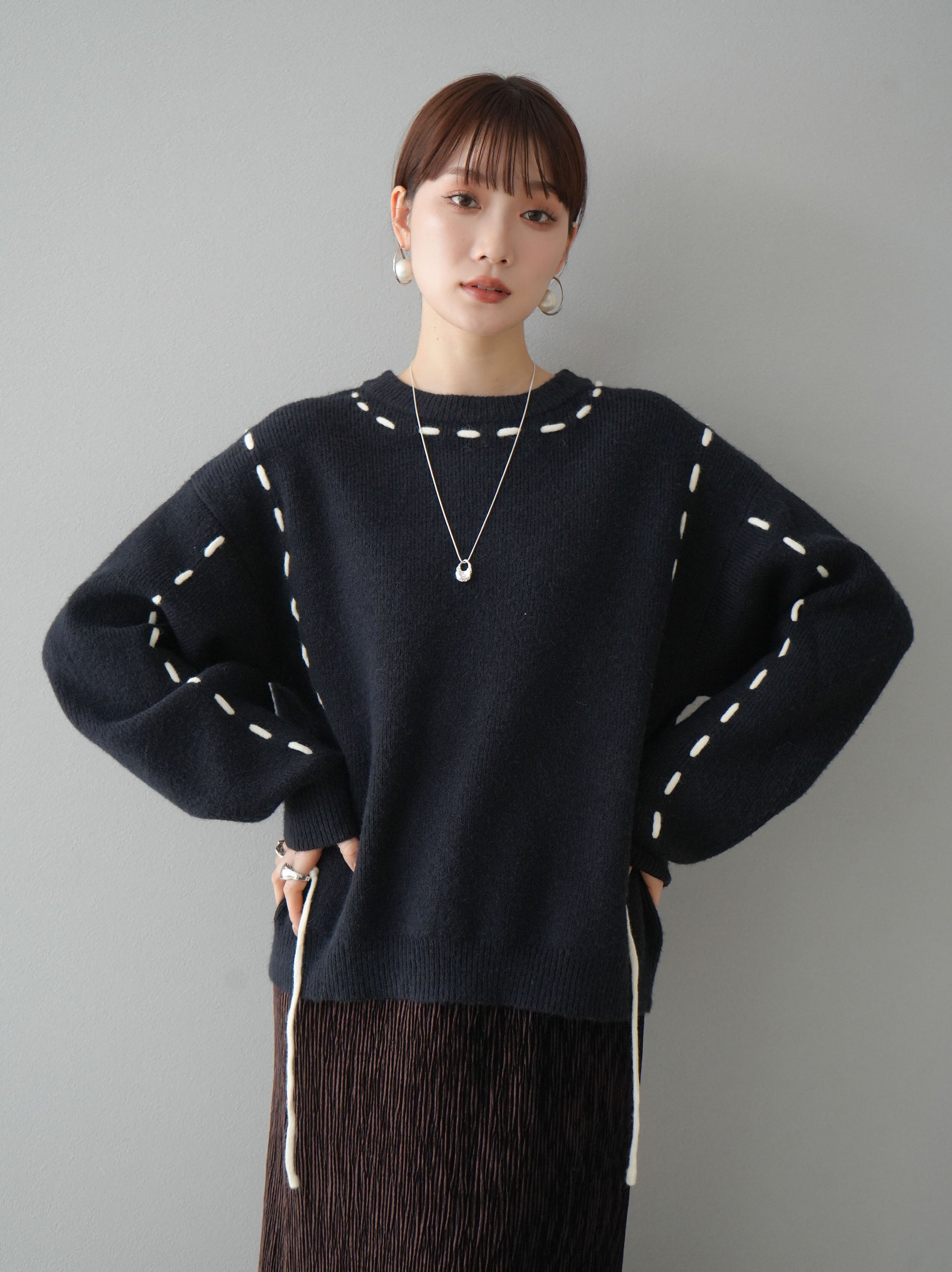 予約]ステッチデザインニットプルオーバー/ブラック – Lumier